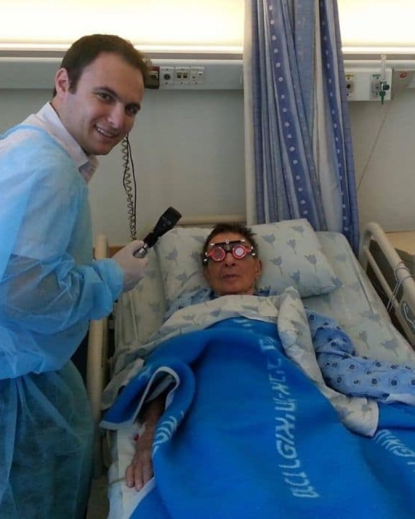 בדיקת ראייה למשקפיים אצל הלקוח