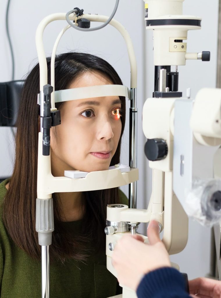 patient-during-an-eye-examination-at-the-eye-clinic.jpg